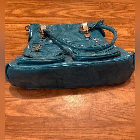 Turquoise faux leather shoulder bag. (11”x15”) 9 pockets. - Picture 3 of 5